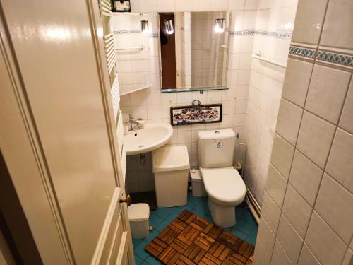 Paris 16 Apartment in Quiet Residential District - image 6
