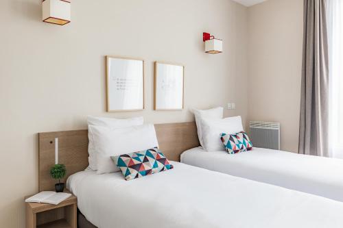 2 twin beds
