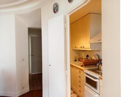 Stay in central Paris near Arc de Triomphe - image 7