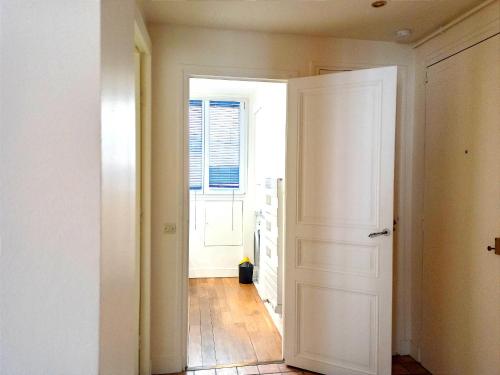 Stay in central Paris near Arc de Triomphe - image 3