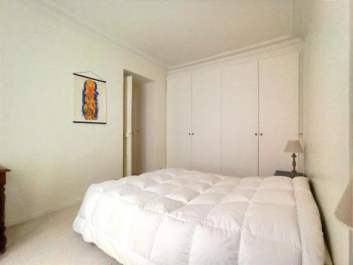 Stay in central Paris near Arc de Triomphe - image 5