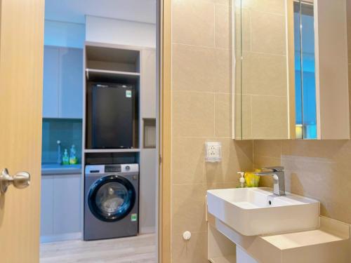Three-Bedroom Apartment with Ocean View image 5