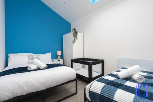 Santorini Blues by CEFAS - Free Parking - Bungalow - Near Airport, Manchester (fotografie 3)