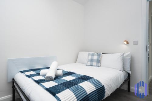 Santorini Blues by CEFAS - Free Parking - Bungalow - Near Airport, Manchester (fotografie 8)