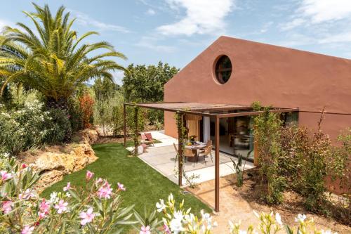 2 bedrooms, 4 beds