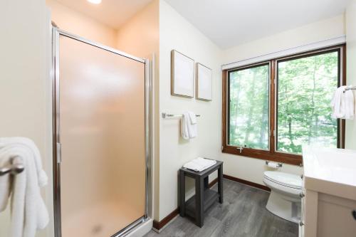 Cozy Mountain Retreat * Dog Friendly in Lyndhurst, USA