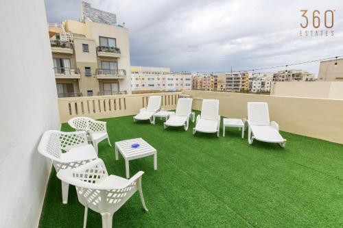 Spacious 4BR Terraced House with Rooftop Access by 360 Estates