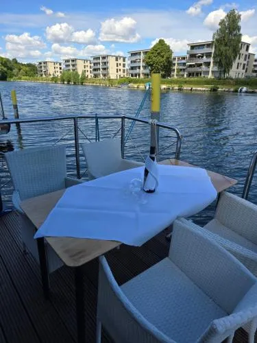 Festliegende Wohnboote Marina Niederhavel in Brandenburg an der Havel, Deutschland