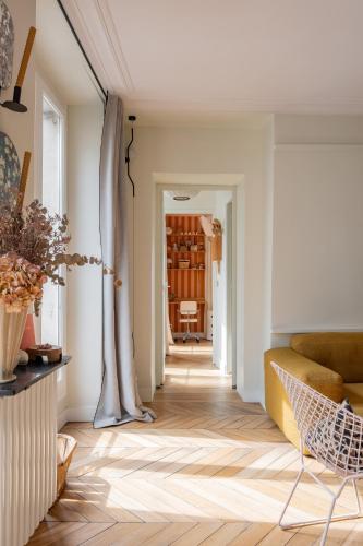 Veeve - Contemporary Beauty - image 2