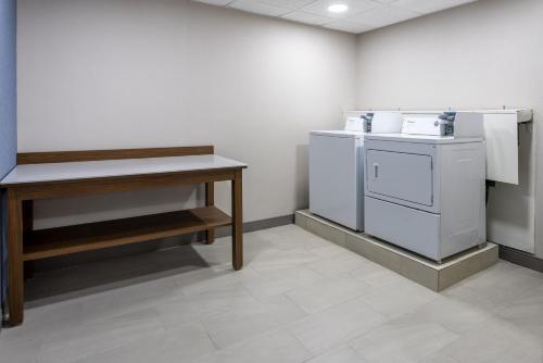 Holiday Inn Express Hotel & Suites Center Township by IHG in Monaca, USA