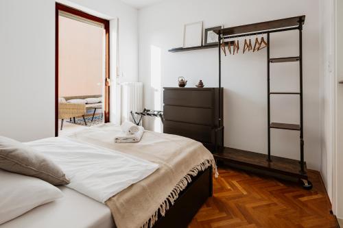 Three-Bedroom Apartment with Balcony image 10