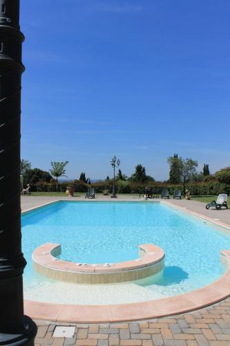 Úszómedence, Il Borgo di Montereggi in Capraia E Limite