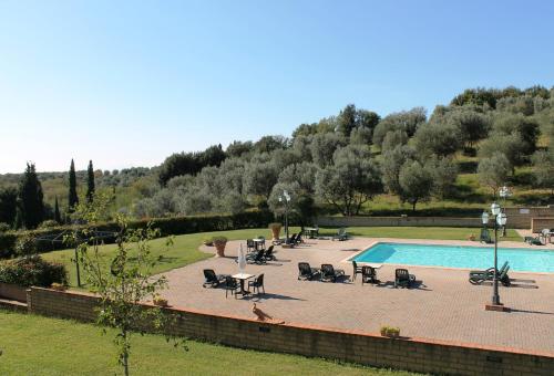 Úszómedence, Il Borgo di Montereggi in Capraia E Limite