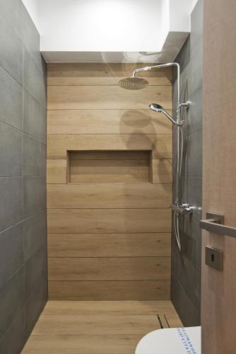 Athenian Escape 2BR 2BA Stylish Fully Reno Apt - image 11