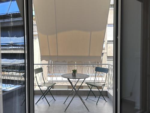 Athenian Escape 2BR 2BA Stylish Fully Reno Apt - image 4