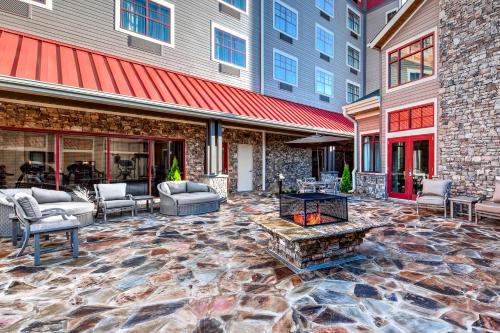 Black Fox Lodge Pigeon Forge Tapestry Collection by Hilton - image 33