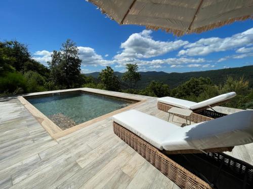 Le Belvédère Cévenol - Gîte en Cévennes (Suite Villa Eden du Belvedere Cevenol - Gite en Cevennes au calme absolu et vue panoramique - Piscin) in แซ็ง-มาร์แต็ง-เดอ-บูโบ