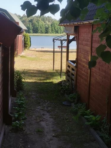 Domek na plaży (Domek na plazy) in Ожиш