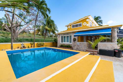 ATOAS - Lovely Vacation Retreat with Pool and Barbecue 5 min to Boqueron and Beaches, Cabo Rojo (photo 4)