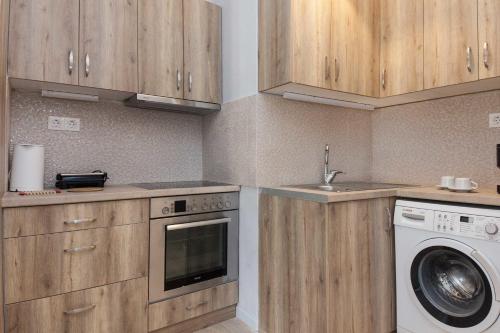 Fresh Exarcheia Studio with Balcony & Style - image 10