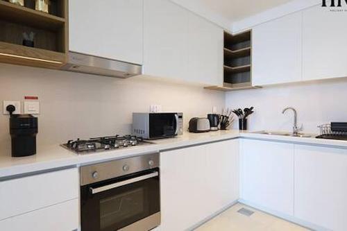 Stunning 2 Bed in Downtown Views - image 4