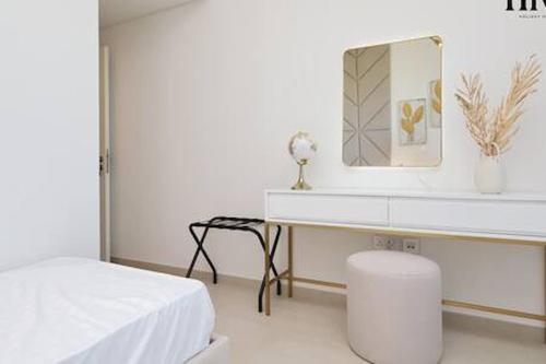 Stunning 2 Bed in Downtown Views - image 11