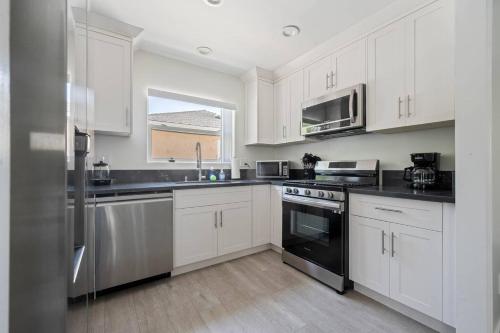 Serene Home in Central Burbank in Burbank, USA