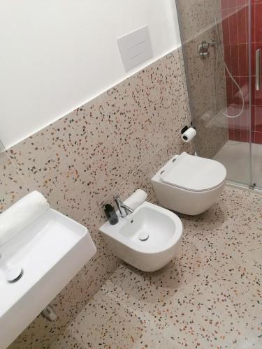 One-Bedroom Standard Apartment image 9