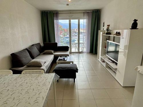 Classic Apartment image 10