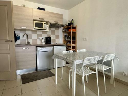 Classic Apartment image 6