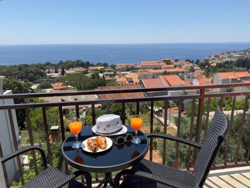 Accommodation Đivanović with sea view 2