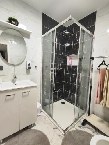 ฝักบัว, Happy Moments 1 in ตราโคสชัน