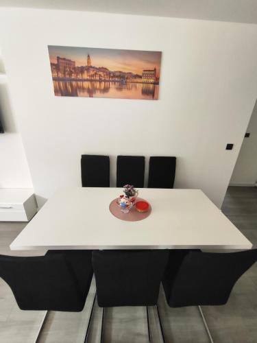 บริการและสิ่งอำนวยความสะดวก, Happy Moments 1 in ตราโคสชัน