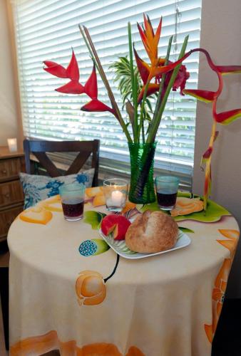 Sandpiper 120B-as seen on HGTV's Hawaii Life! Affordable with pool hot tub BBQ - image 6