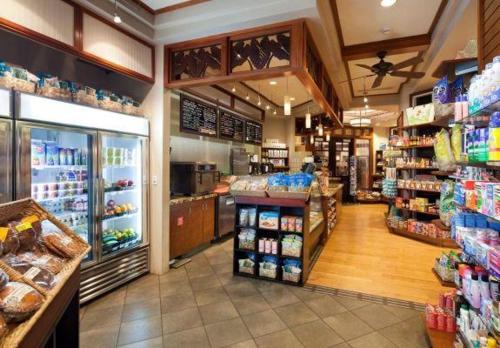 Sandpiper 120B-as seen on HGTV's Hawaii Life! Affordable with pool hot tub BBQ - image 2