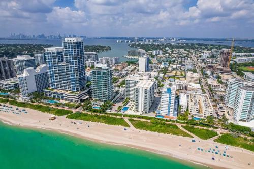 Beachside Oasis, Miami Beach Apt with parking included in Miami Beach, USA