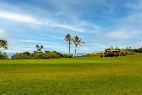 Spacious and light private with golf course and ocean views! - image 10