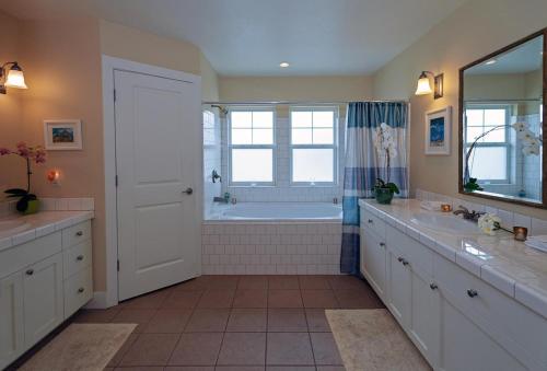 Plantation 1322-with garage AC fitness center pool hot tub BBQ and more! - main image