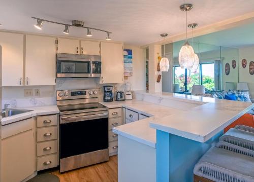 Alii Kai 11B-ocean/mountain views hot tub family friendly & budget friendly - image 2