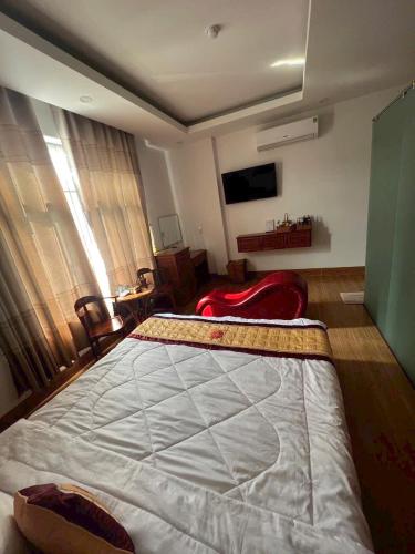 Large Single Room image 3
