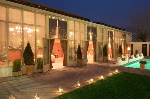 Hotel Oasis - image 3