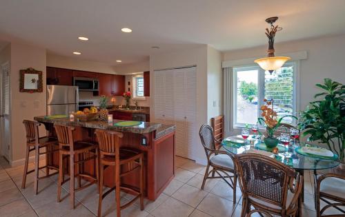 Alii Kai 5301-oceanfront views from every window prime top floor corner! - image 5