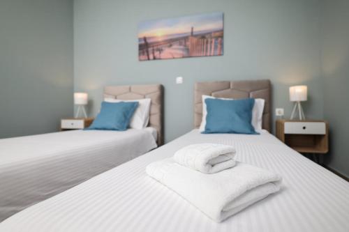 Two-Bedroom Apartment room in CROWONDER Sunset Apartments with Amazing View!!!