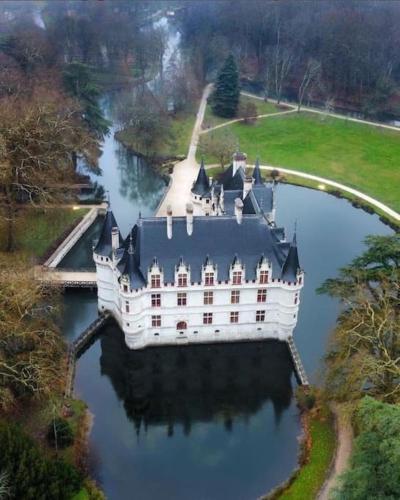 Charmante maison en Touraine, entre champs et châteaux (Charmante maison en Touraine, entre champs et chateaux) in Razines