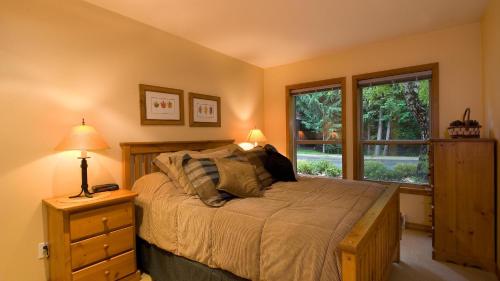 Painted Cliff 28 | Ski-In-Ski-Out Townhouse on Blackcomb w/ Hot Tub, Fireplace, Parking in Whistler, Canada