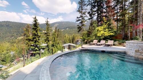 Kadenwood 2951 - Guest Favorite Luxury Ski Chalet with Jacuzzi, Heated Pool & Cinema in Whistler, Canada