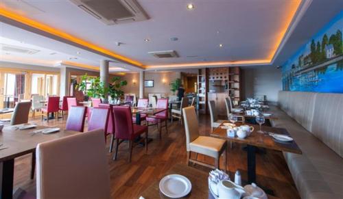 Restaurant, Cryans Hotel in Carrick on Shannon