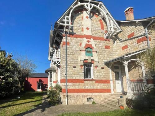 Maison spacieuse avec jacuzzi à Nemours - 250 m² + jardin gîte à louer Ormesson