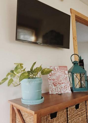 Happy Place Cottage in Christiansburg, USA