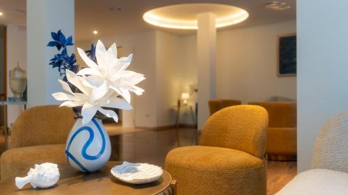 . Hotel Eden